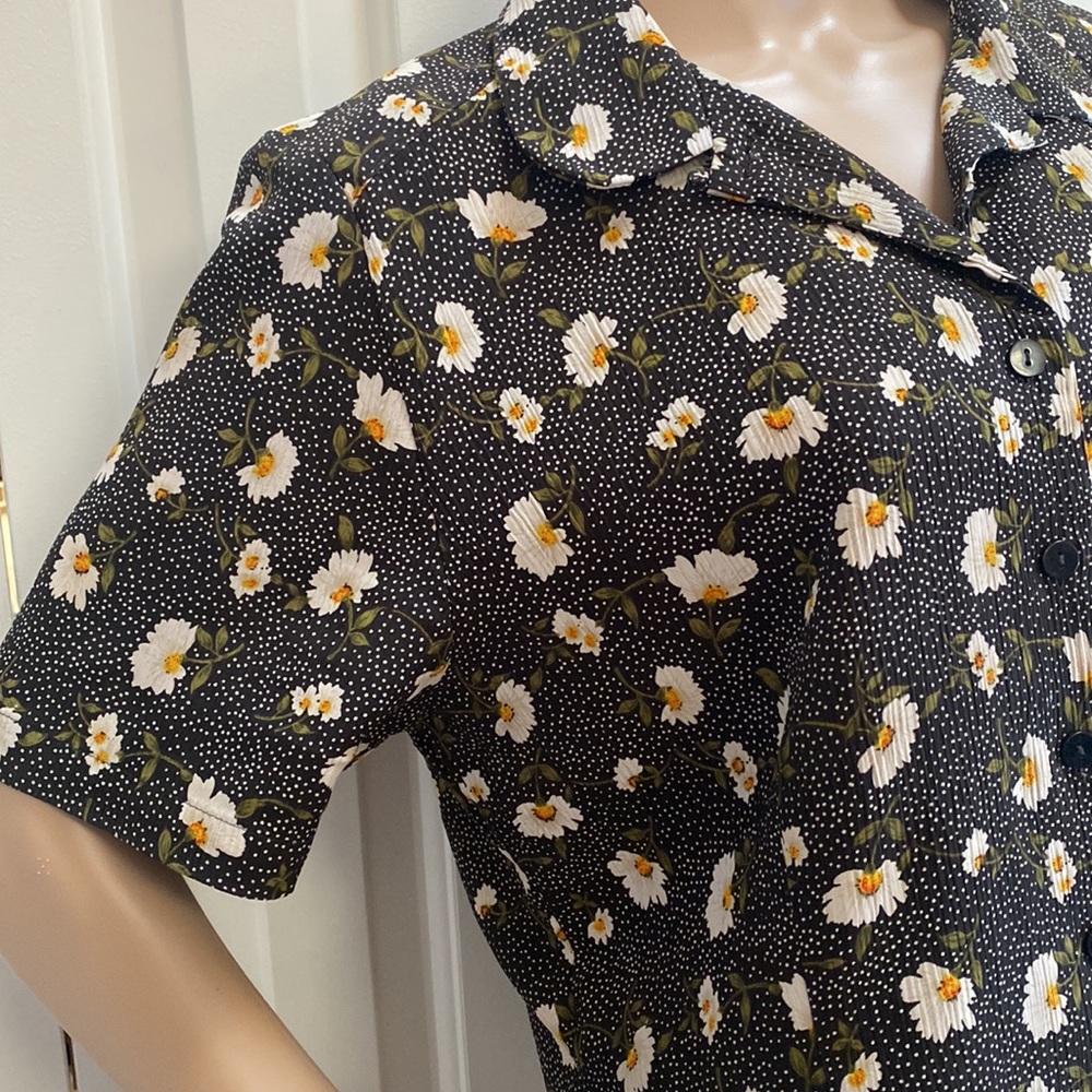 Kathie Lee Womens Size 16 Button Front Blouse. Black with floral print - Picture 3 of 9